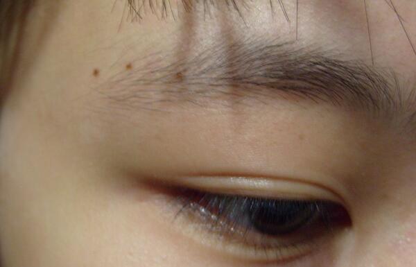 耳朵小低于眉的女人 耳朵小的女人更谨慎