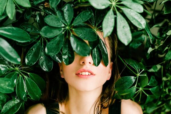 女人手如棉有财运吗 手指修长的人有智慧