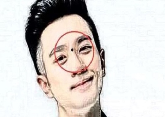 女人脸上哪里有痣好 女人嘴角上方有痣是典型的桃花痣